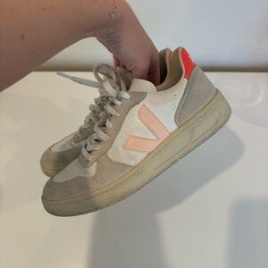 Women’s Veja Sneakers Size US 9